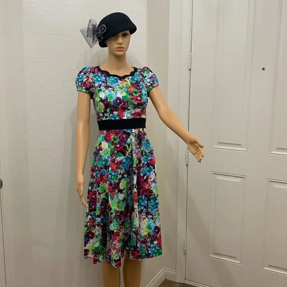 Hearts And Roses Scalloped Neck Short Sleeves Zipper Side